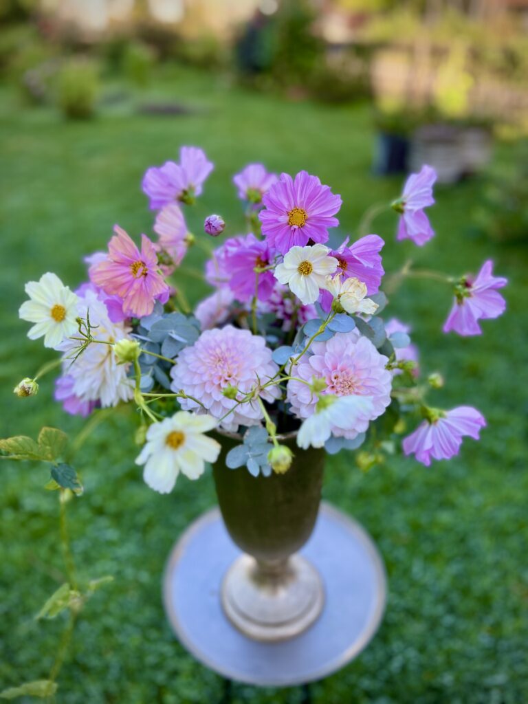 Sommerblumenarrangement